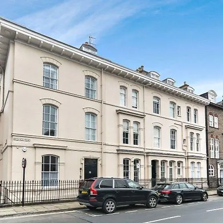 Mansion House By The Racecourse Apartamento York